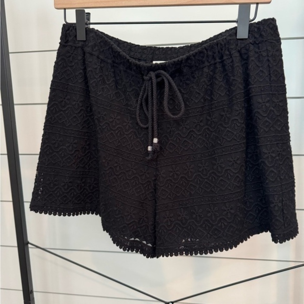 Two by Vince Camuto 💕💋High Waist Black Shorts with Crochet Detail